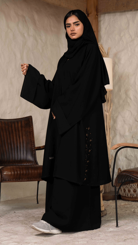 عباية تنورة مع جاكيت مطرز