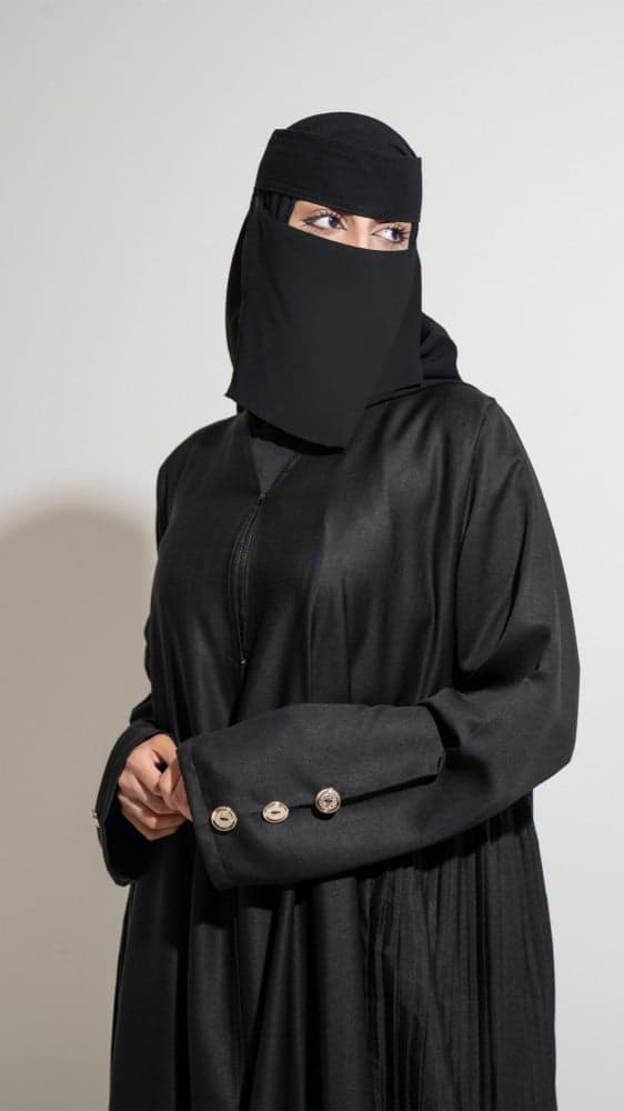 عباية سوداء بقصة جانبية