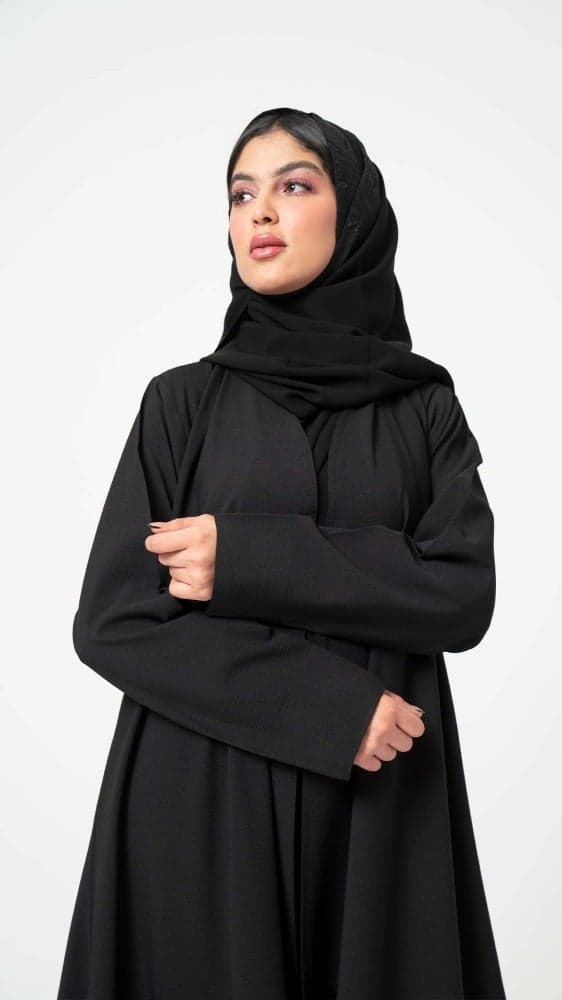 عباية كلوش بتطريز من الأسفل