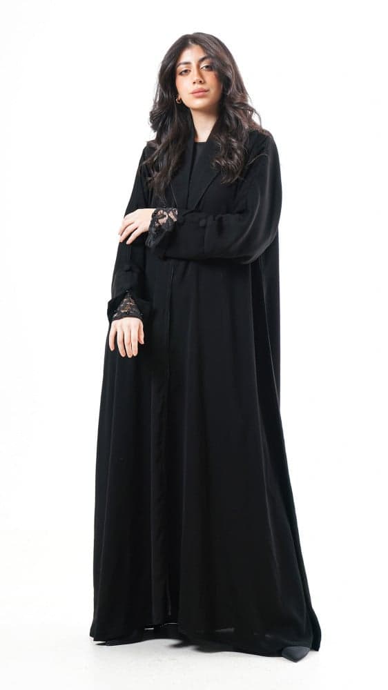 عباية باكمام دانتيل مزينة بلولو اسود