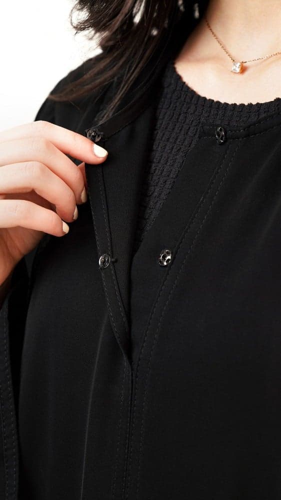 عباية بتطريز اسود