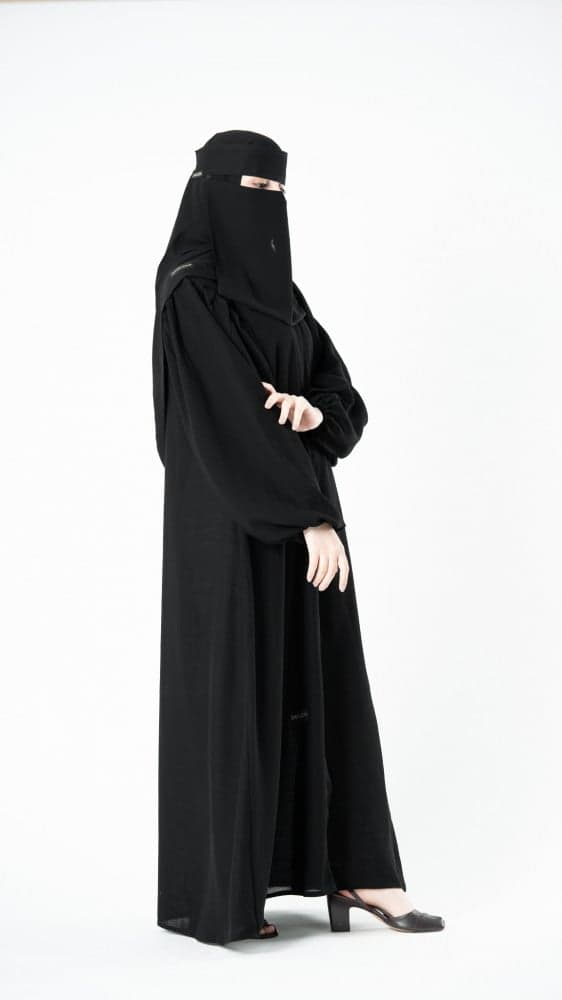 عبايه بكم فرنسي والاكتاف زينت بكسرات