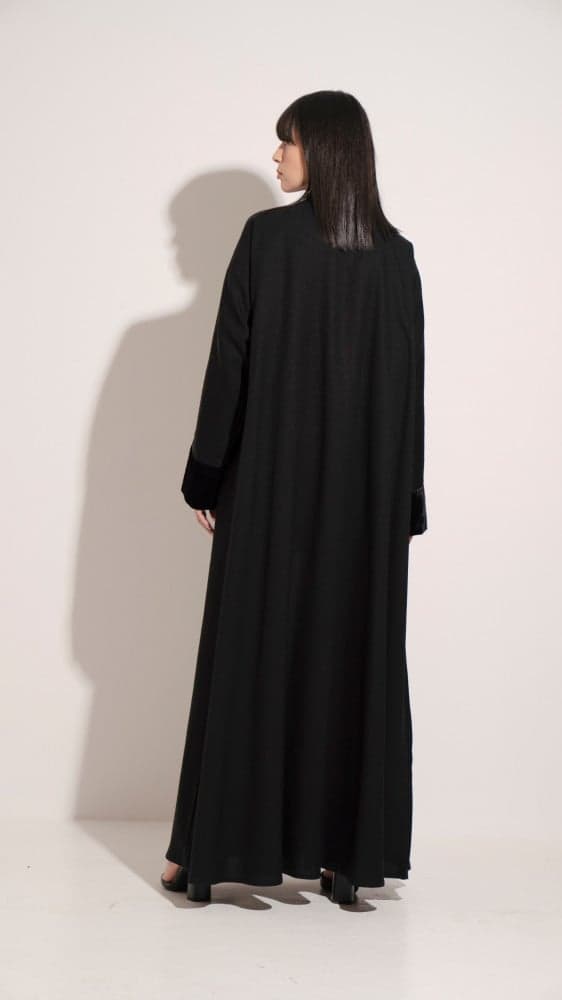 عباية شتوية مفتوحة مزينه بقطيف