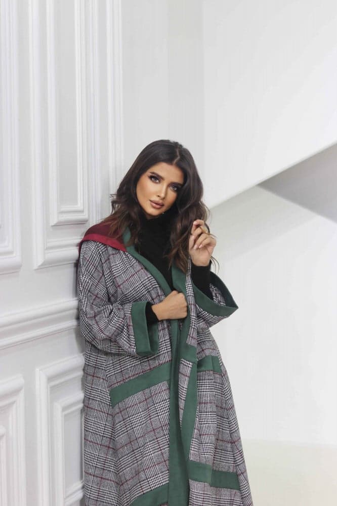 جاكيت كاروهات رمادي بقبعه