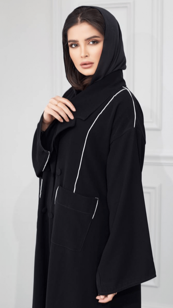 عباية شتوية بحواف بيضاء وجيوب