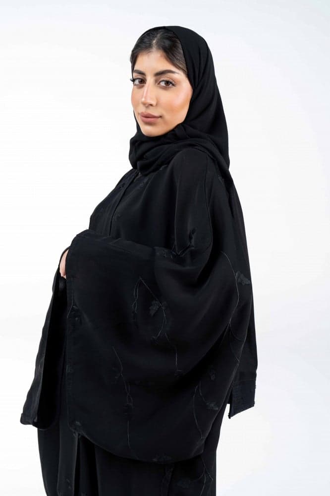 عباية مطرزة بتشجير اسود