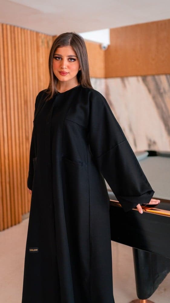 عباية بجيوب من الأمام