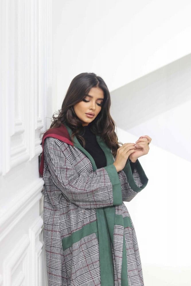 جاكيت كاروهات رمادي بقبعه