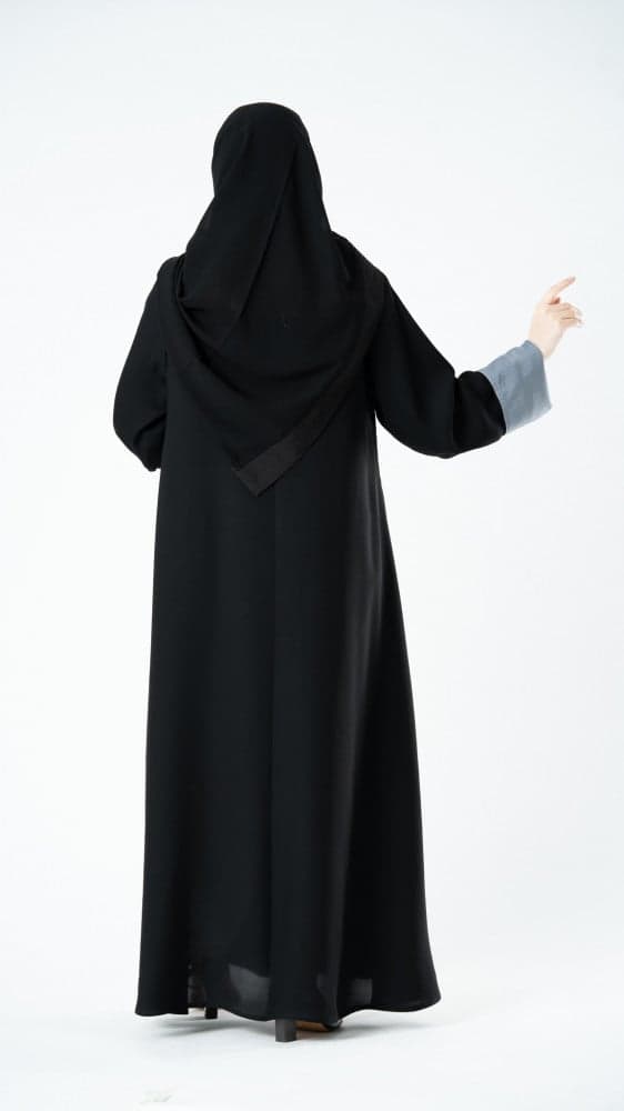 عبايه رسمية بكم فضي