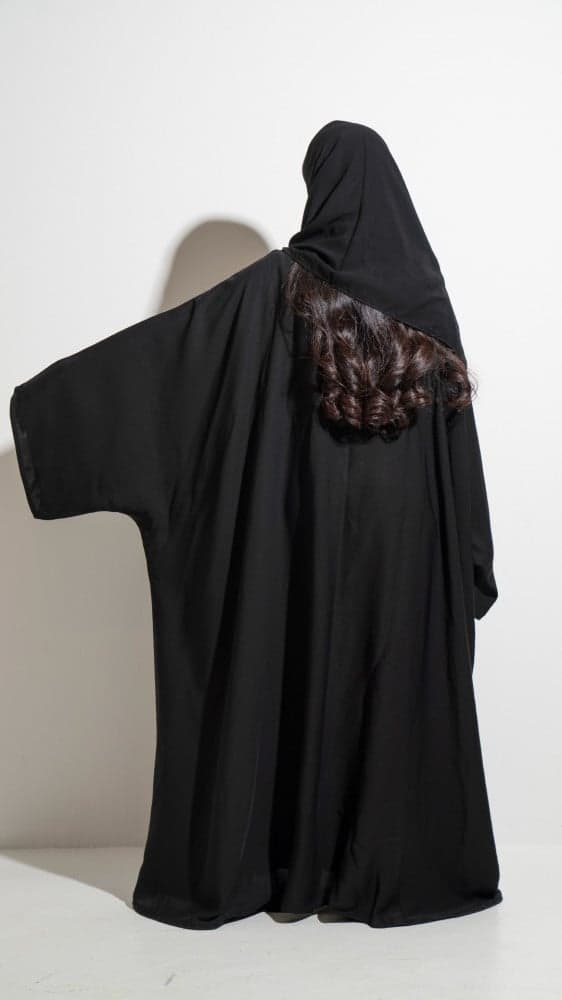 عباية طقطق بقصة منحنية