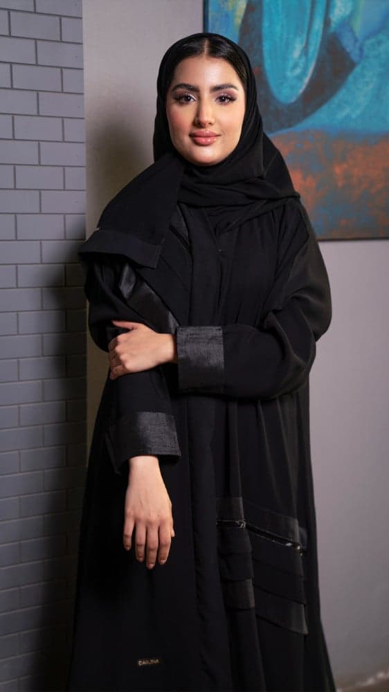 عباية بقصة اكتاف مميزة