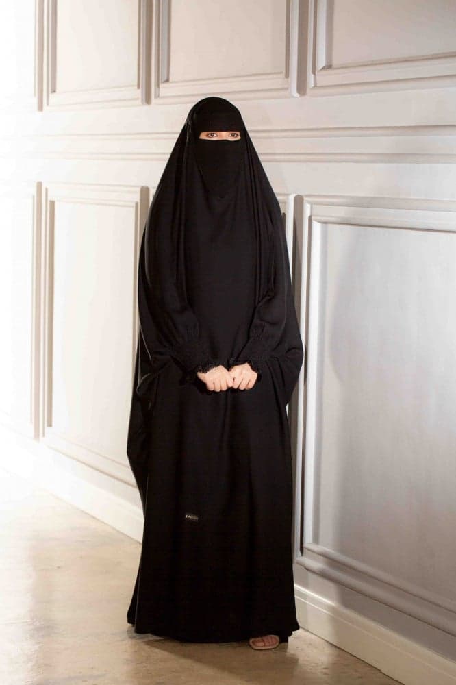 عباية رأس بكم مطاط عريض وكلفة