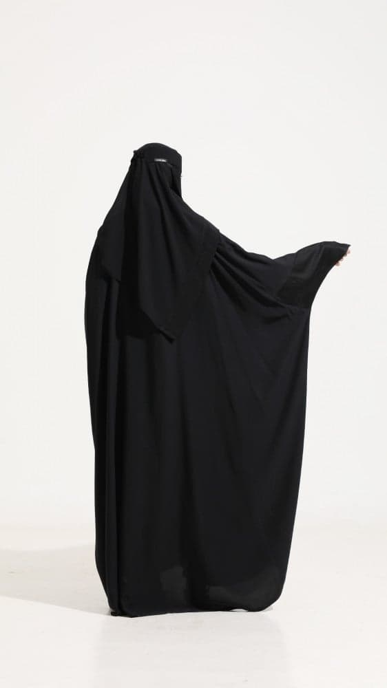 عباية بشت بقصة اكمام مميزة