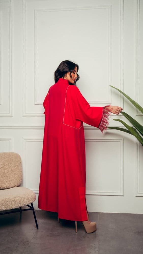 جلابية حمراء باكمام ريش