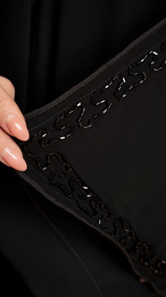 عباية طبقتين مزينه بشك