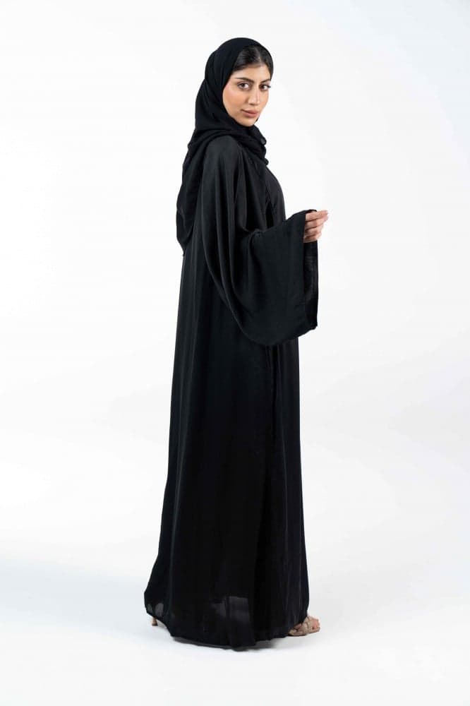 عباية بقصة اكتاف واسعه