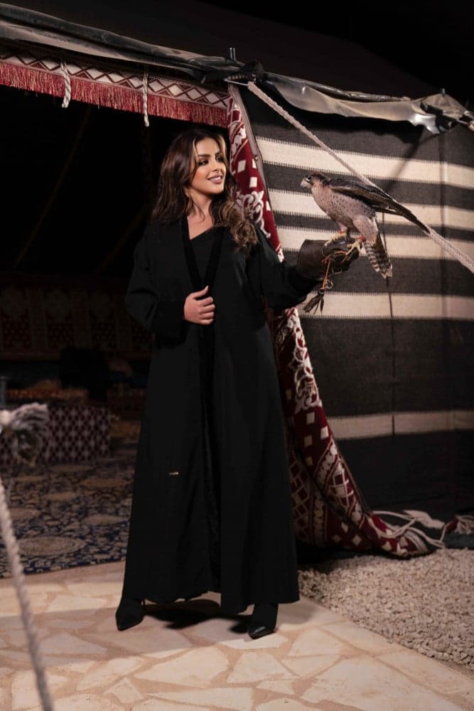 عباية شتوية مفتوحة مزينه بقطيف