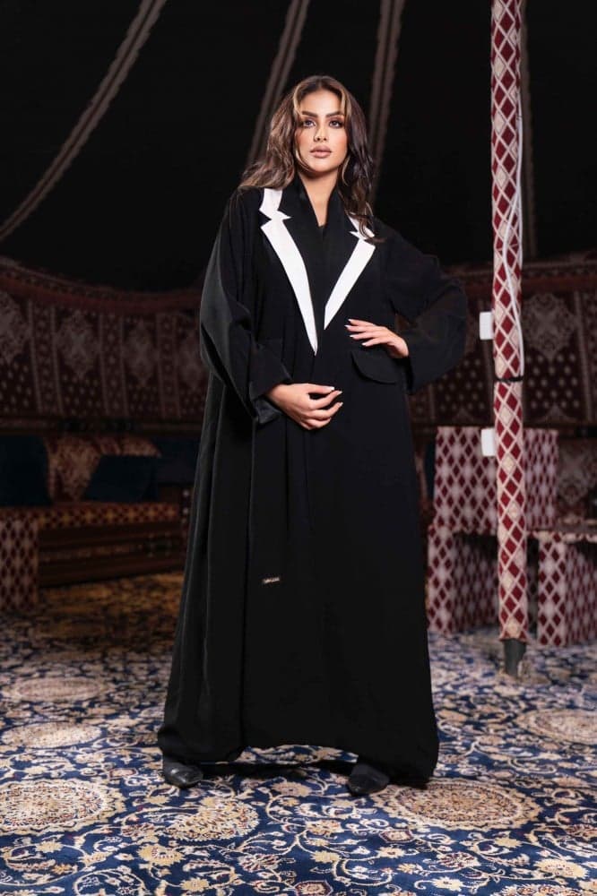 عباية شتوية بتصميم دبل ياقة