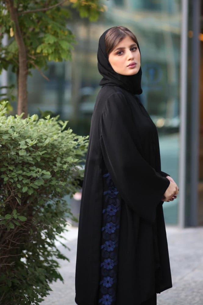 عبايه قطعتين منفصلة مطرزه