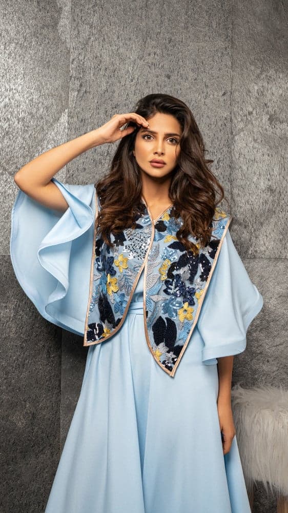 جلابية بقصة مطرزة باكمام منفوخة