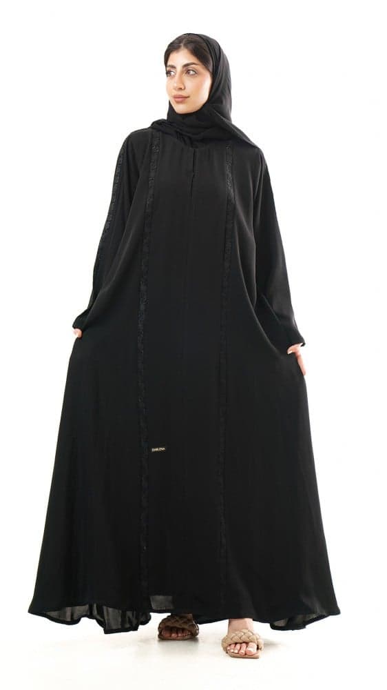 عباية بتطريز اسود