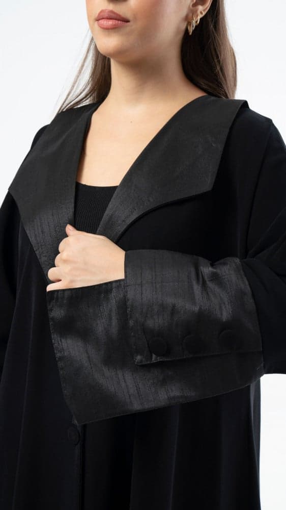 عباية سوداء بقصة اكمام مميزة