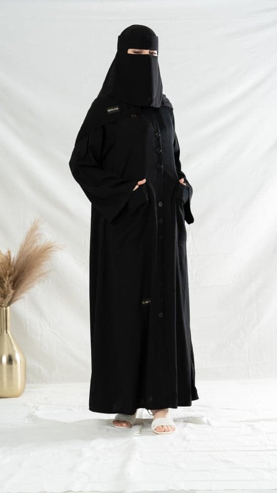 عباية بأزره وجيوب أسود