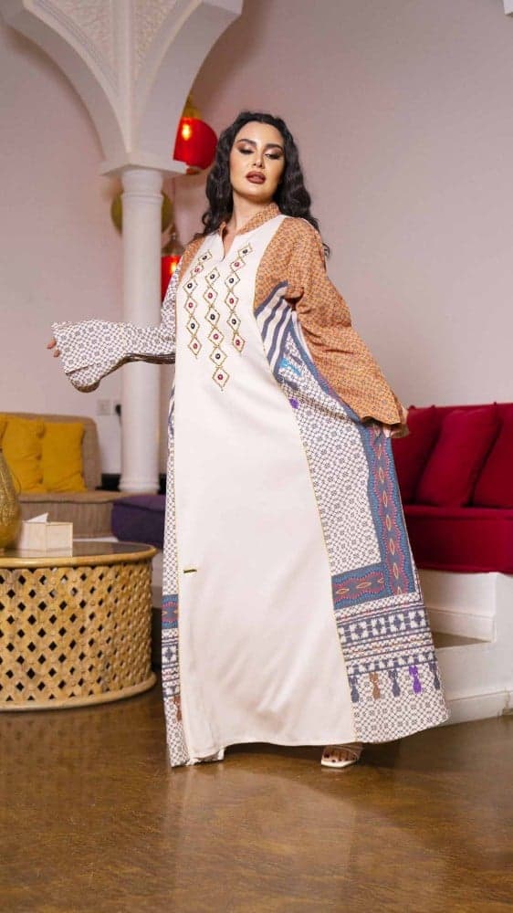 جلابية بتطريز ملون