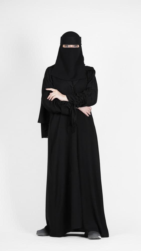 عباية بشريط سحب على الاكمام