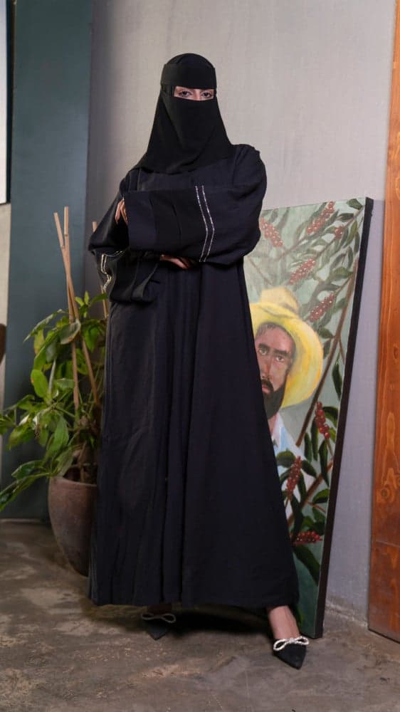 عباية سوداء باكمام طبقات