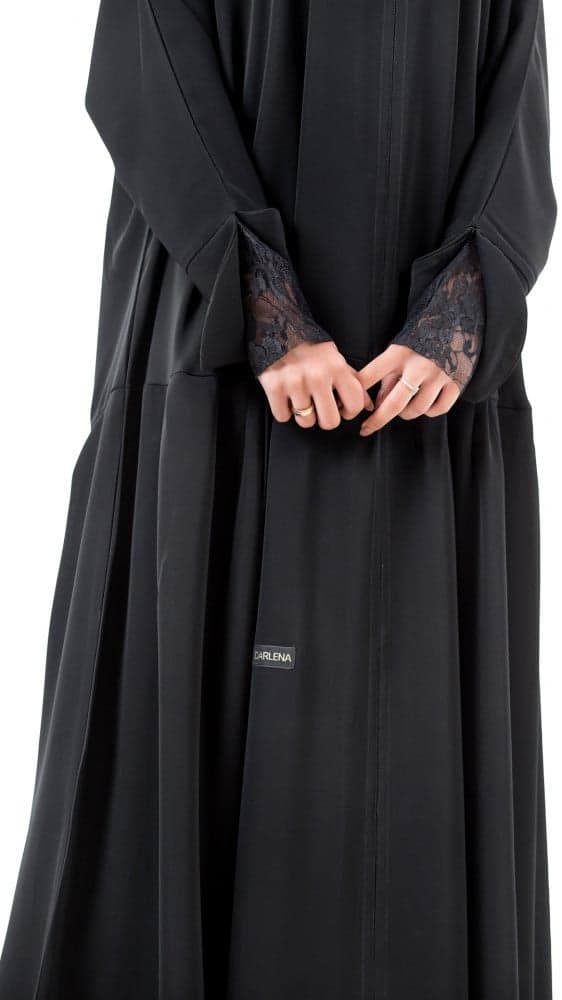 عبايه بكسرات سفليه و كم دانتيل