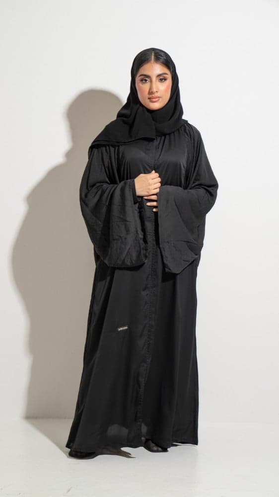 عباية بقصة اكتاف واسعه