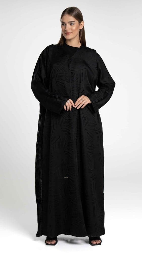 عباية بلمعة خفيفة وبكسرات من الخلف