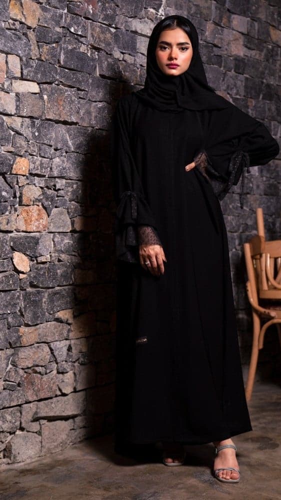 عباية بأكمام مزينه بطبقات