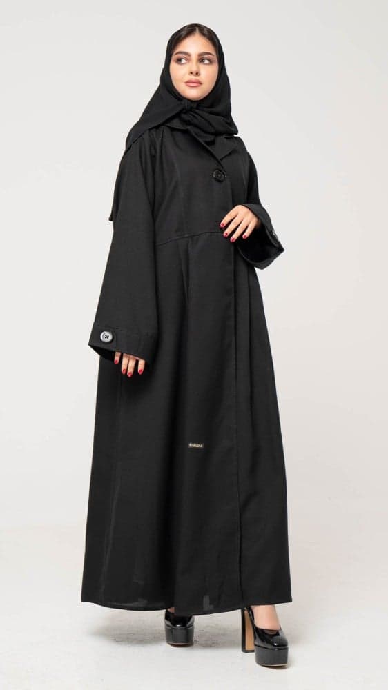 عباية بأزرار فخمة