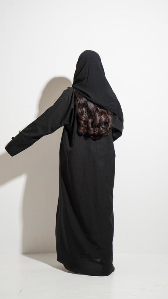 عباية سوداء رسمية باكمام بيضاء