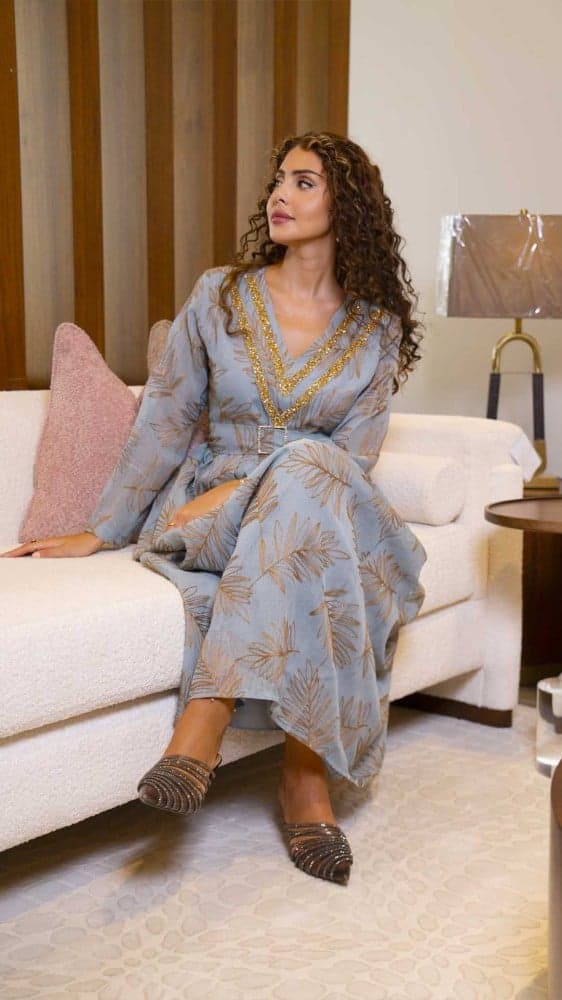 جلابية سماوي بتطريز نحاسي