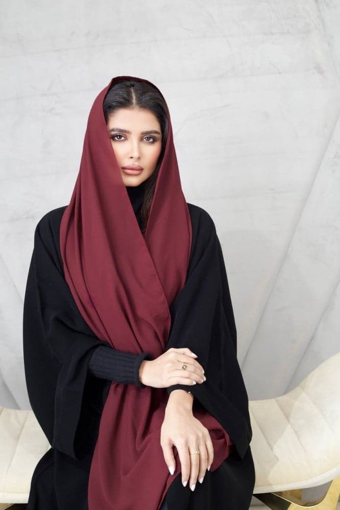 طرحة بلون عنابي