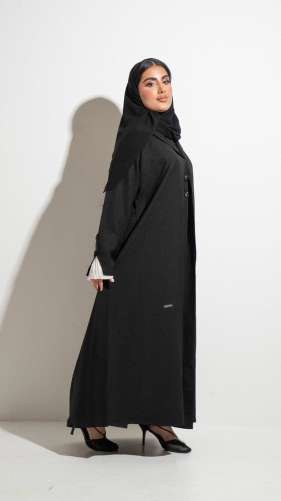 عباية سوداء رسمية باكمام بيضاء
