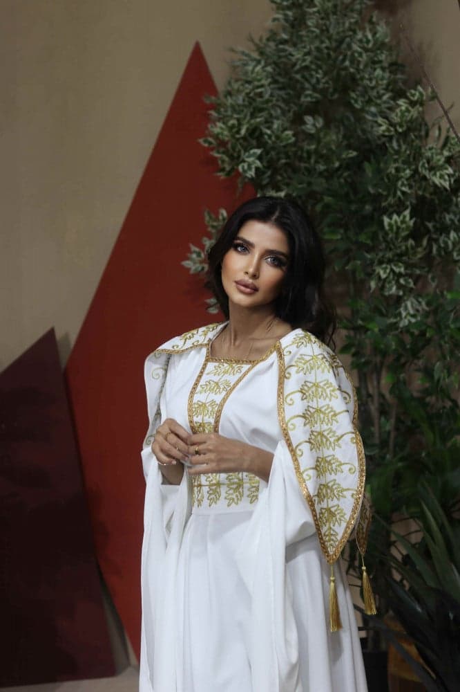 جلابية ابيض فخمة بقصة اكمام مميزة