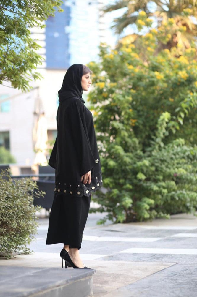 عبايه قطعتين منفصلة مطرزة