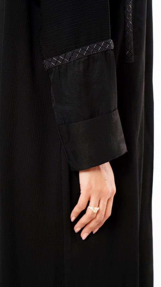 عباية بكرستال جانبي وعلى الاكمام