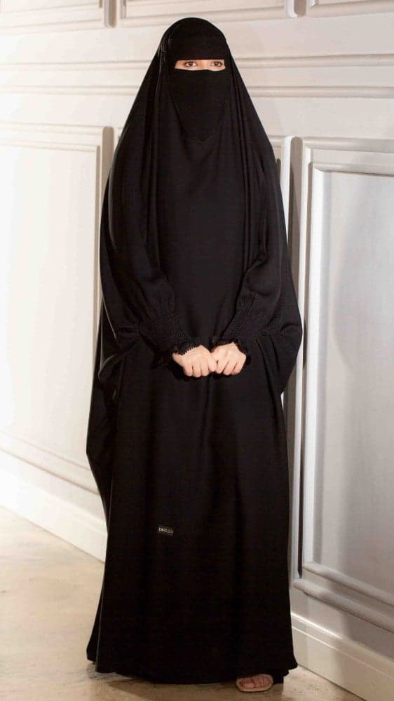 عباية رأس بكم مطاط عريض وكلفة