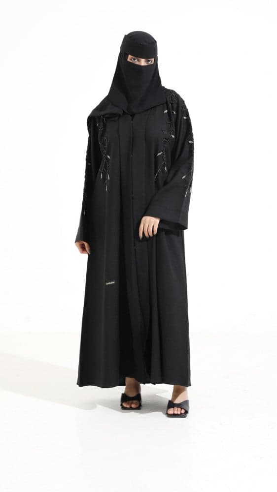 عباية بتطريز على الاكتاف