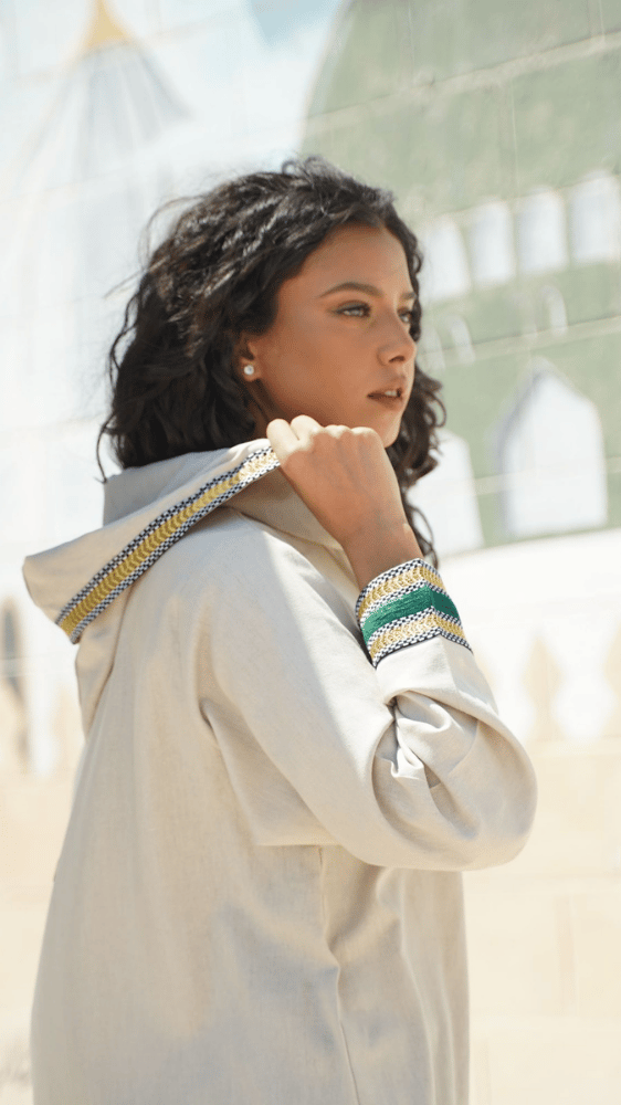 عبايه بيج بقبعة سدو