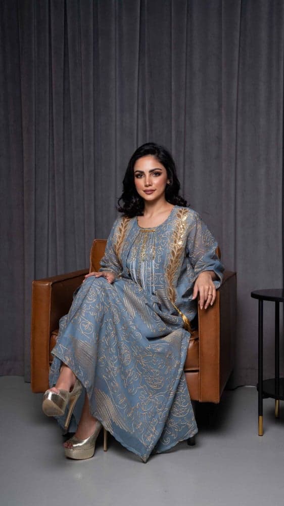 جلابية مطرزة بالكامل