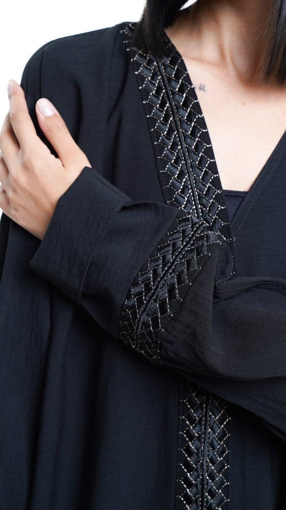 عباية بتطريز ذهبي