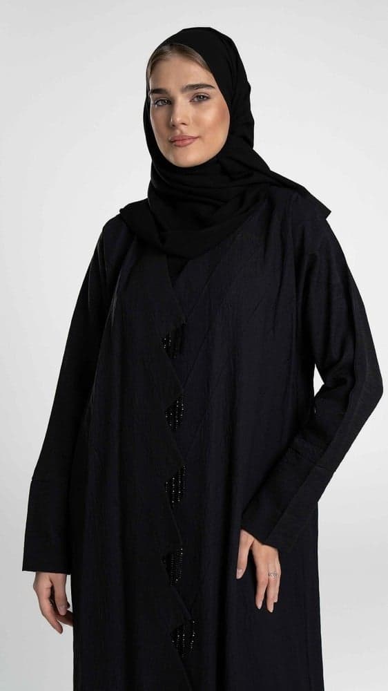 عباية بقصة مزينة بشك