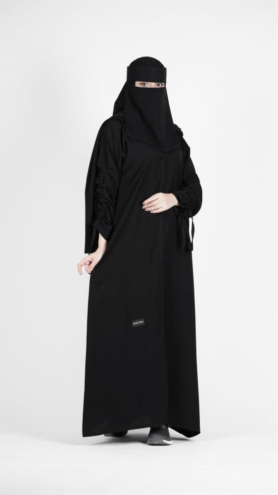 عباية بشريط سحب على الاكمام