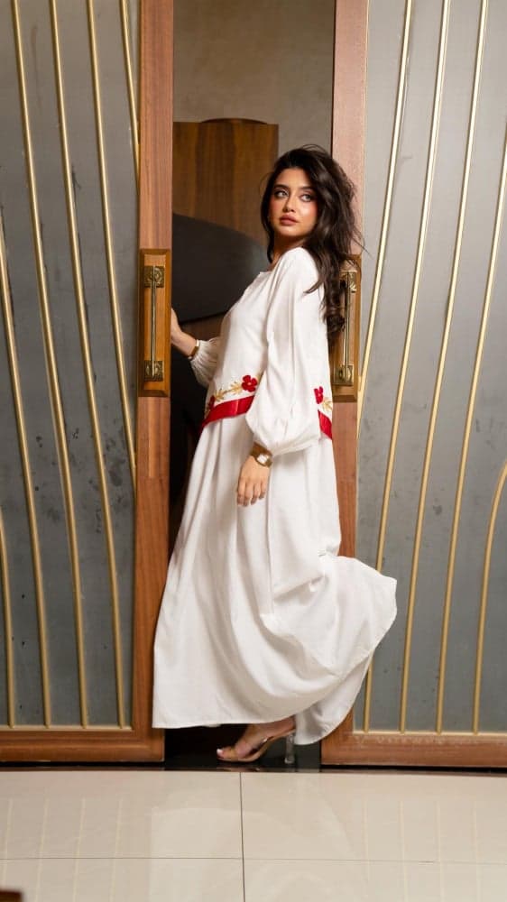 جلابية رمضان ابيض بتطريز احمر